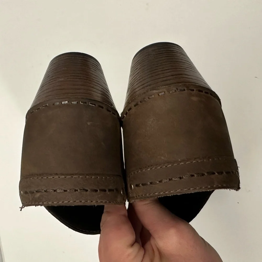Dansko Women’s Mavis Milled Nubuck Studded Slip On Clog Size EU 37 - US 6.5/7.0 - Picture 6 of 14